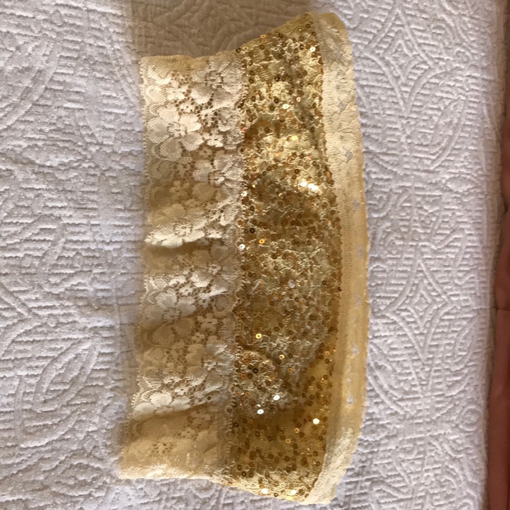 Bandou in cream and gold lace with gold sequence